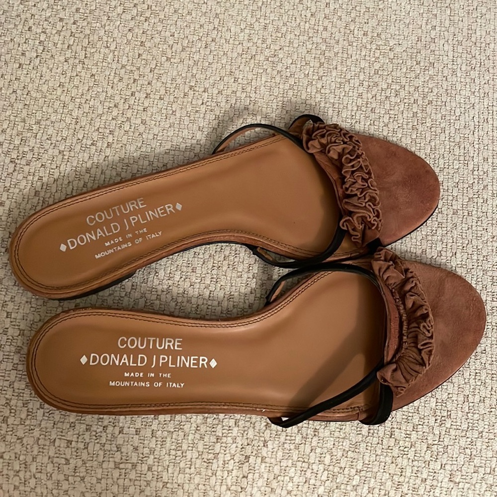 Couture Donald J Pliner brown and black flat sandals
